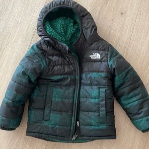 Reversible toddler boy jacket (puffer outside and fleece inside)